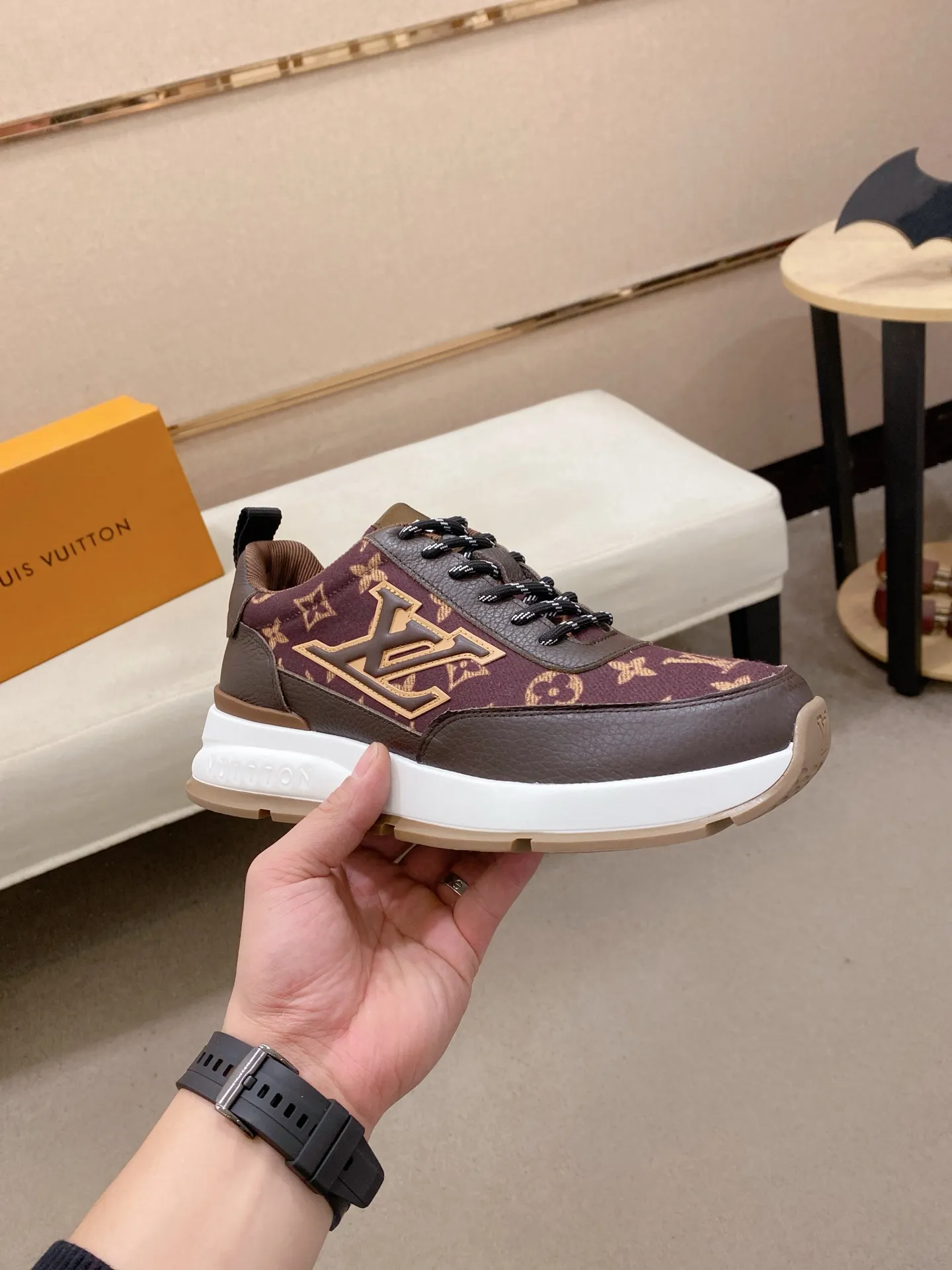 Factory price: 442💰🎉🎉LV~Louis Vuitton trendy men's shoes, new shipments, latest matching, same style as the official website, super high quality, best-selling season [strong][strong][strong] Selected first-layer cowhide, comfortable and breathable mesh lining, original last, comfortable on the feet, wear-resistant rubber outsole, size: 38-44.